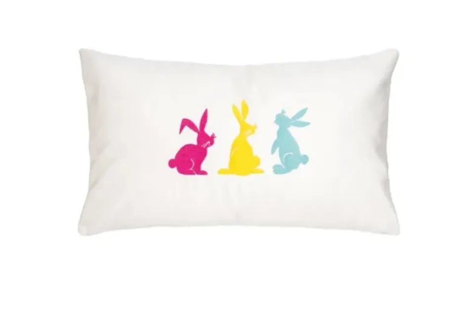 pad-concept-kissen-bunnies-multi-30-x-50-cm-dekokissen-wei-mit-gestickten-hasen image 1