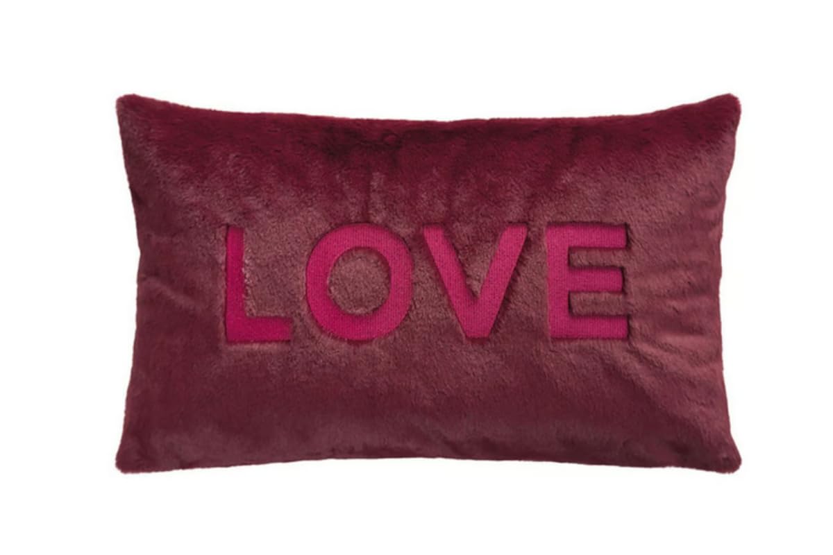 pad-concept-gaze-love-kissenh-lle-dark-raspberry-30-x-50-cm image 1