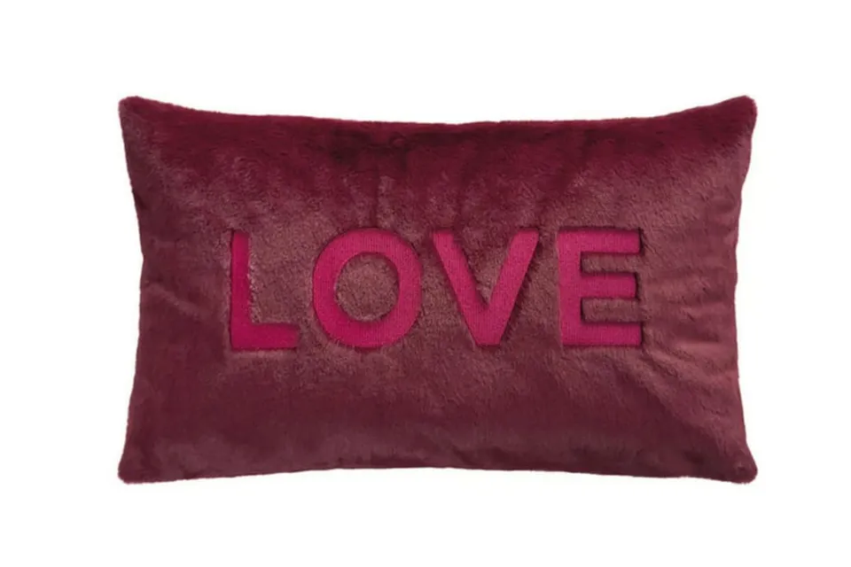 pad-concept-gaze-love-kissenh-lle-dark-raspberry-30-x-50-cm image 1
